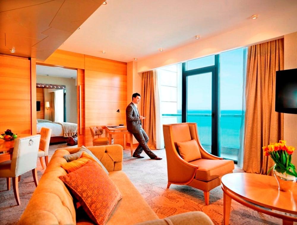 Bilgah Beach Hotel Екстер'єр фото A suite at the hotel